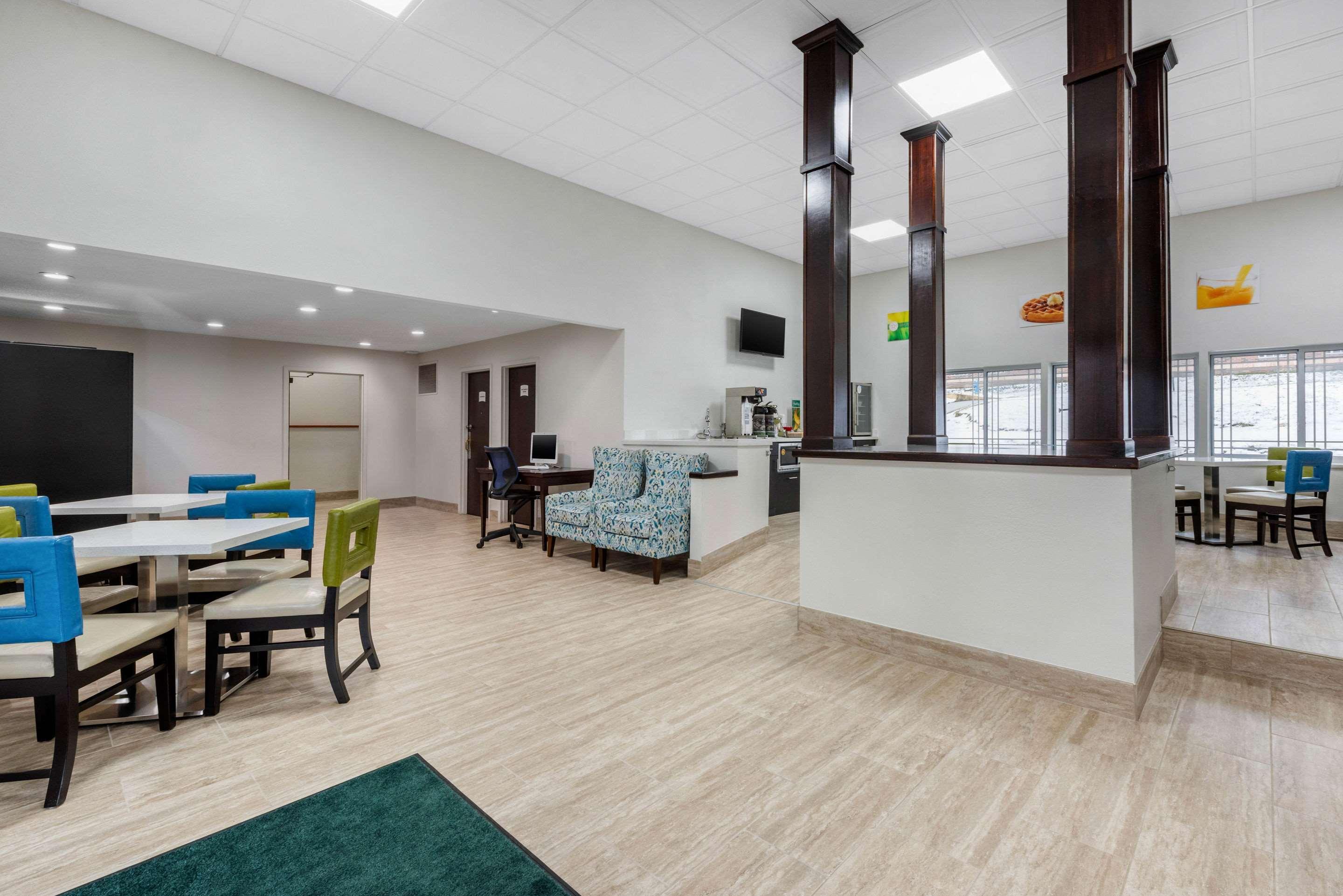 Quality Inn Coraopolis Exterior photo