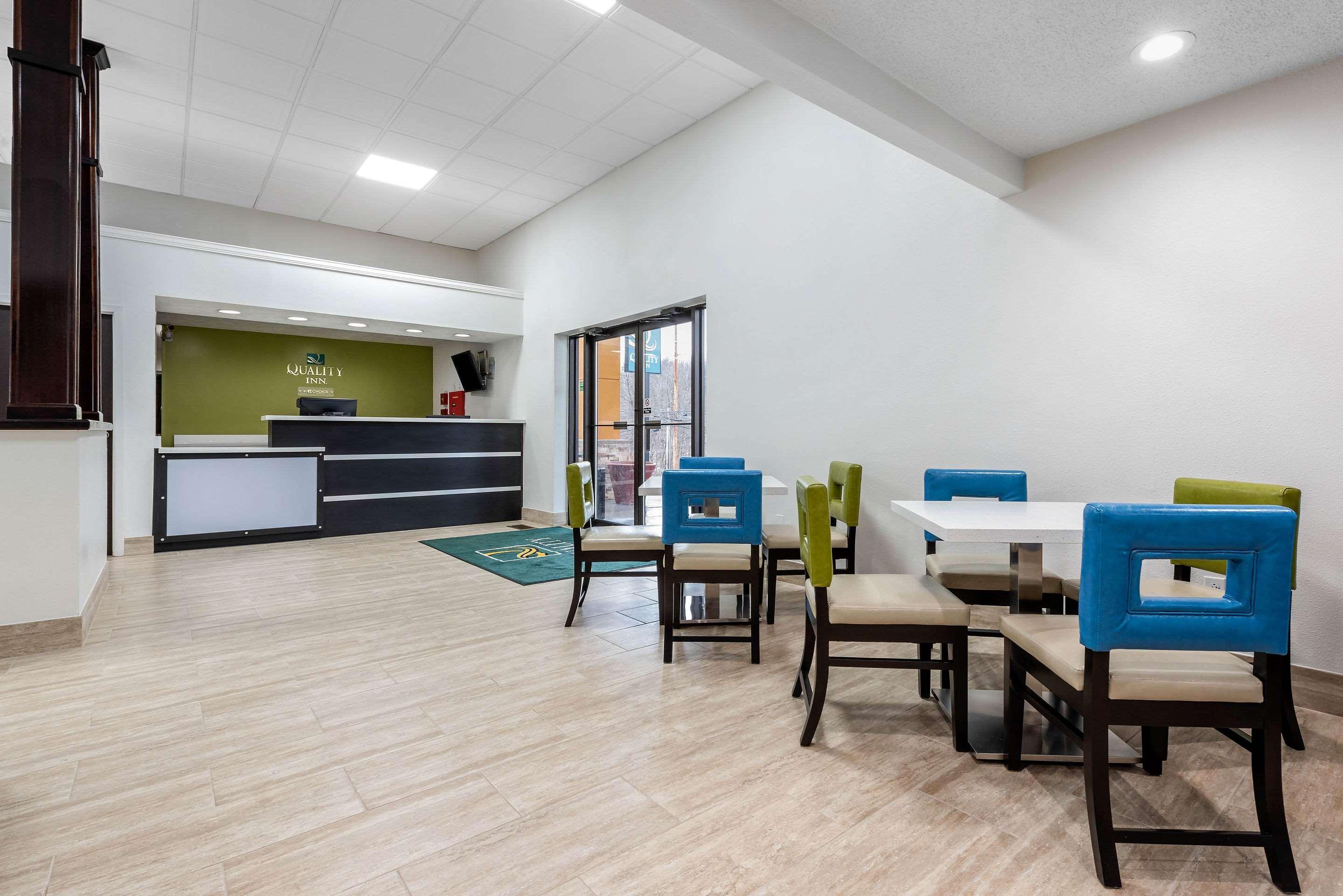 Quality Inn Coraopolis Exterior photo
