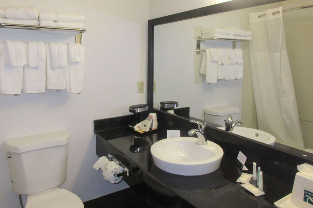 Quality Inn Coraopolis Room photo
